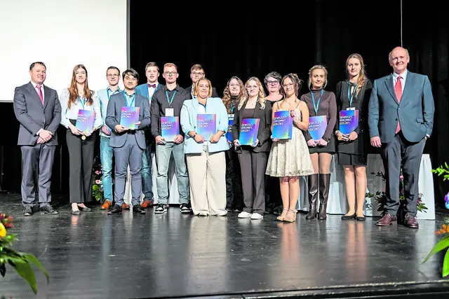 Die Einserabsolventen aus dem Landkreis Stade | Foto: IHK Elbe-Weser/Jörg Struwe