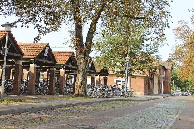 Für die Fahrräder soll es am neu gestalteten Bahnhof eine neue Abstellmöglichkeit in einem zweistöckigen Parkhaus geben | Foto: tk