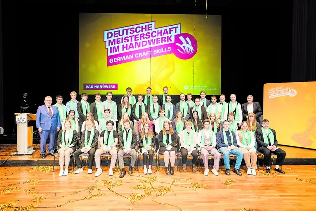 Gruppenfoto der Jahrgangsbesten aus den Regionen Stade, Braunschweig und Lüneburg | Foto: Torben Röhricht Photography