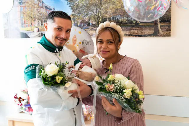  Die glücklichen Eltern Rawia und Aiman mit der kleinen Sura, die als 1000. Baby im Elbe Klinikum Stade zur Welt gekommen ist. | Foto: Elbe Kliniken/Kati Meyer-Thiedig