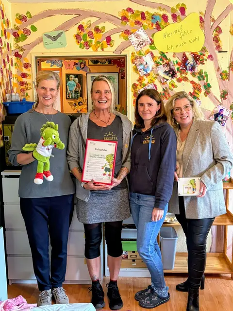 Christiane Matiebel AOK, Brigitta Wagner, Nathalie Lichtenwald und Nicole Krüger (Fachdienstleitung) (v.l.n.r.) | Foto: Kleinst-Kita Brigitta Wagner
