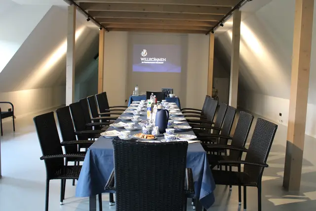 Raum für Theorie: Vor dem Rundgang gibts für Gruppen Informationen über Porzellan | Foto: pöp