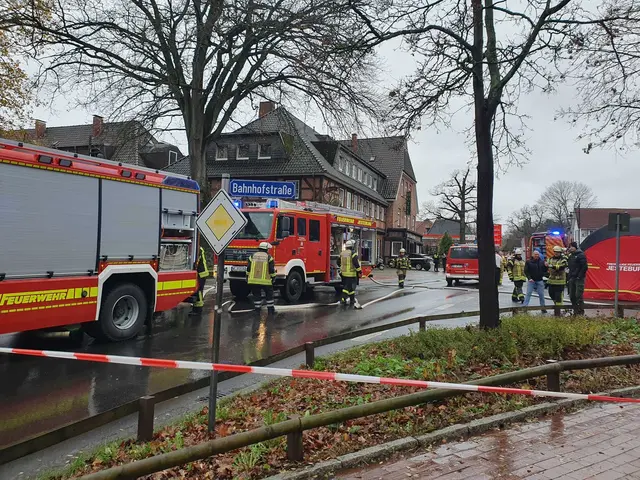 Großeinsatz für die Rettungskräfte: Im Hotel Niedersachsen brannte es | Foto: jvp