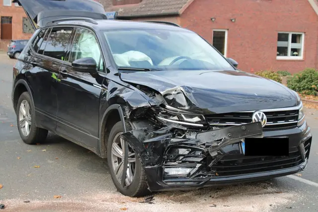 Eines der beiden Unfallfahrzeuge | Foto: Jürgen Bockelmann /Feuerwehr Harsefeld