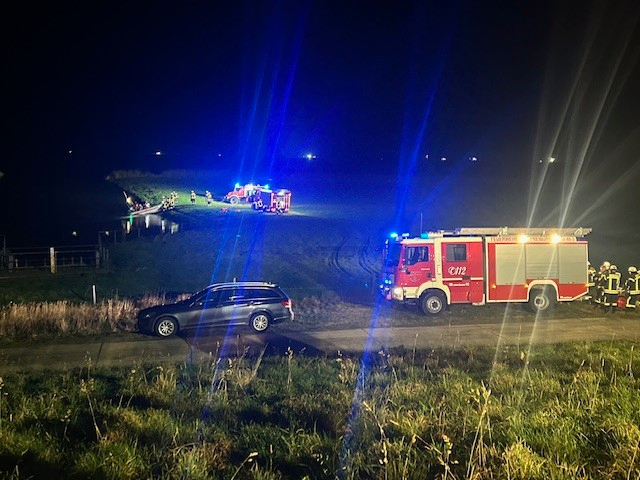 Auf Niedersachsenseite waren 150 Rettungskräfte im Einsatz | Foto: Egon Viehmann/Feuerwehr Nordkehdingen