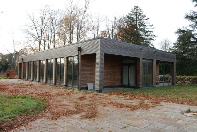 Spannender architektonischer Kontrast zum Fachwerk: In diesem modernen Gebäude soll das Bistro eröffnen | Foto: pöp