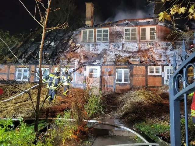 Trauriger Anblick: das Gebäude nach dem verheerenden Brand | Foto: Andreas Feldtmann, stellv. Pressesprecher der FF Seevetal