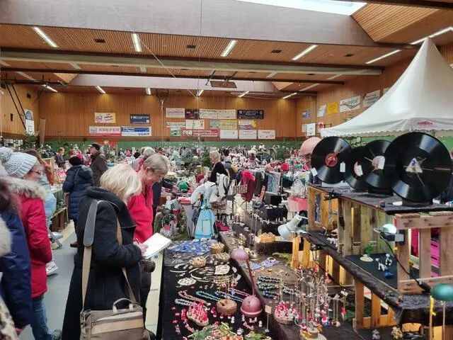 Publikumsmagnet - der Drochterser Kunstmarkt  | Foto: ig