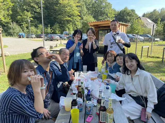 Bei einem Picknick in der Heide gab es Fischbrötchen | Foto: DJG Winsen