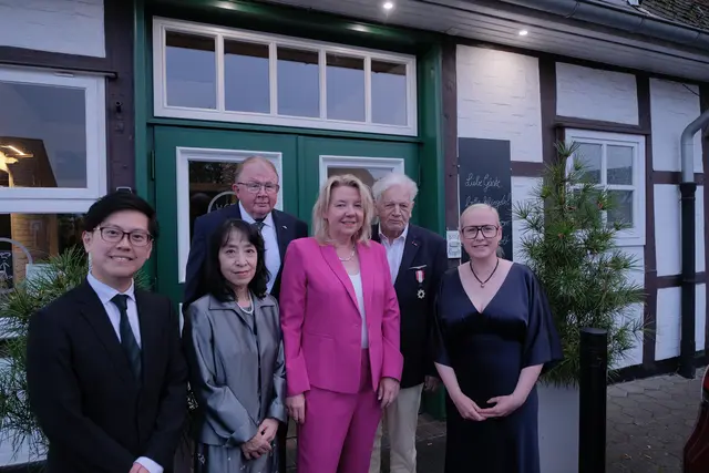 Am Jubiläum kamen Gäste, Gastgeber und Vertreter aus Politik und Verwaltung zusammen | Foto: DJG Winsen