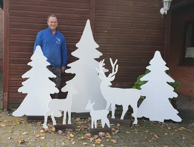 Unzählige Weihnachtsfiguren wurden per Hand geplant und gesägt, Torsten Pazola hat sie in seiner Werkstatt lackiert | Foto: Yvonne Schindler