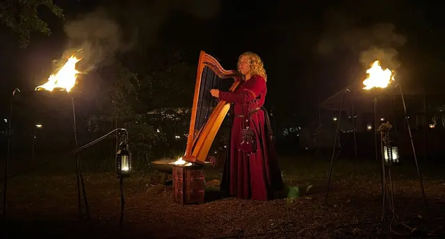 Die Sängerin Isol wird mit ihrer Harfe für ganz besondere Stimmung auf dem Christkindlmarkt sorgen | Foto: Linda Vollmer