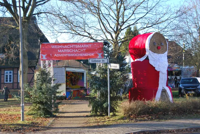 Am ersten Adventswochenende findet wieder der beliebte Weihnachtsmarkt in Marschacht statt | Foto: Heiner Hillermann