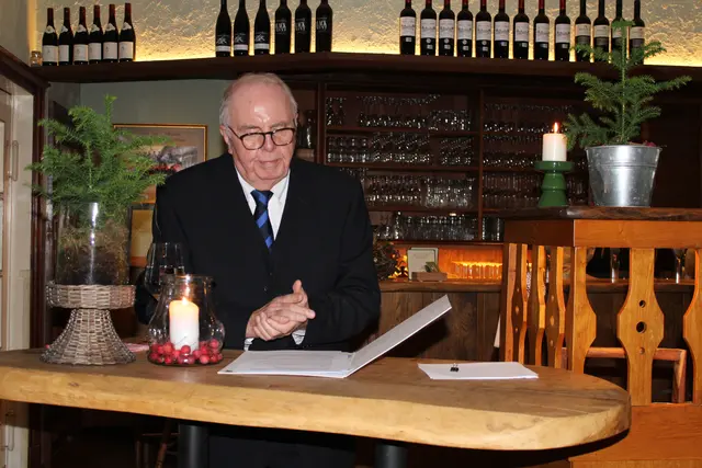 Der Bruder von Anette Kosakowski, Wolfgang Zumpe, hält eine Rede und würdigt das Engagement seiner Schwester | Foto: jvp