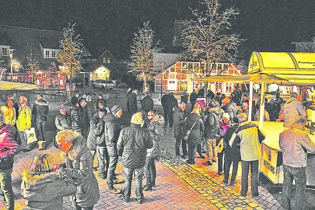 Treffpunkt Ortskern: Auf dem Platz vor Dante können sich die Besucherinnen und Besucher mit Leckereien und Getränken stärken | Foto: jd