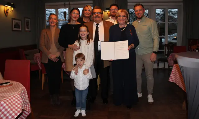 Familienmitglieder der Familie Kosakowski war an dem besonderen Tag dabei: v.li.n.re.:  Julia K., Lea K., Kristina K.-Sammann, Rolf K., Lennart K., Sven K., (Kinder vorn - Charlotte K., Hannes K.) | Foto: jvp