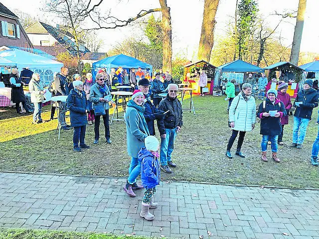 Beliebter Treffpunkt: der Adventsmarkt in Bliedersdorf | Foto: M. Uhrig