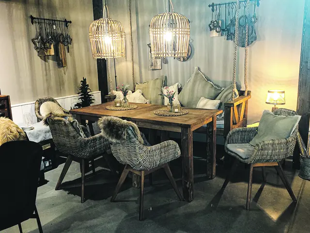 Verschiedene gemütliche Sitzecken im Hofladen laden zum Verweilen ein