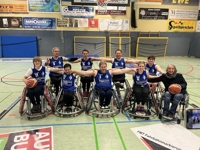 Die erfolgreichen Rollstuhl-Basketballer von Blau-Weiss Buchholz laden zum Heimspiel ein | Foto: Arno Reglitzky