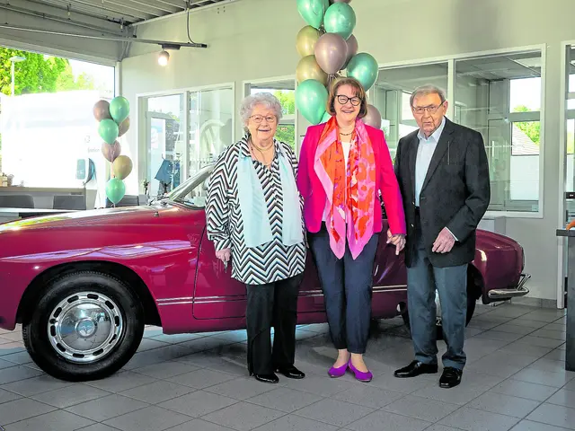 Kerstin Witte mit ihren Eltern Anneliese und Harald Witte | Foto: Gilbert Studios Jesteburg