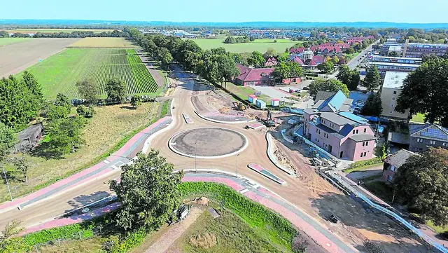 Der Bau des Kreisverkehrs Tostedt geht in die nächste Phase | Foto: Oliver Elstermann