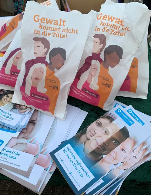 Brötchentüten und Infomaterial der Aktion „Gewalt kommt nicht in die Tüte!“ machen auf Hilfsangebote aufmerksam | Foto: Gemeinde Neu Wulmstorf