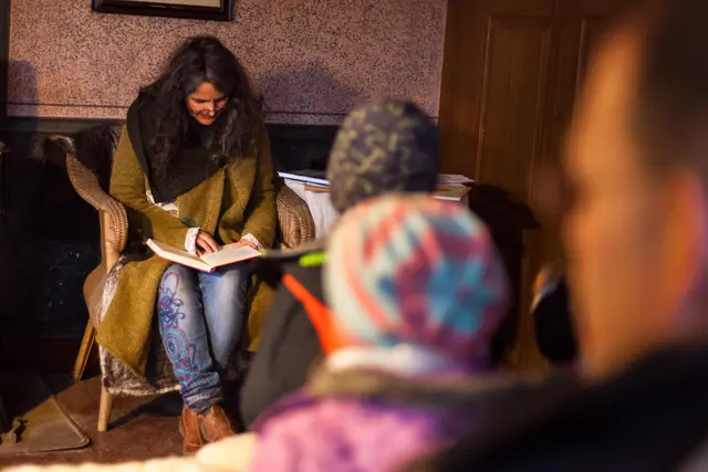 Kinder hören Weihnachtsgeschichten bei den Nikolauswerkstätten am 7.12. auf dem Museumsbauernhof in Wennerstorf  | Foto: FLMK
