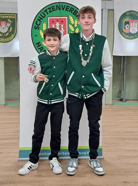 Herausragende Jungschützen: Lino Scholz (li.) und Jasper Tank | Foto: SV Nenndorf