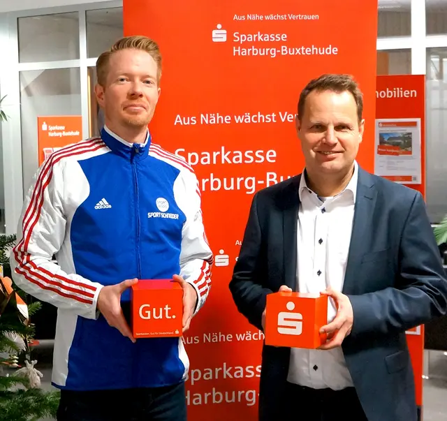 Tim Tomczak (LG Nordheide) und Jörn Stolle (Leiter Unternehmenskommunikation Sparkasse Harburg-Buxtehude) freuen sich auf den Advents-Cross | Foto: LGN