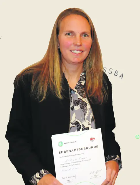 Kristiane Heuser präsentiert ihre Urkunde | Foto: cc