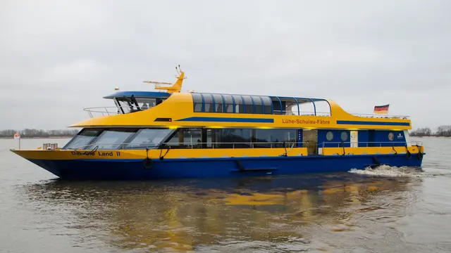 Die Lühe-Schulau-Fähre bietet einen Ausflug über die Elbe zum Weihnachtsmarkt in Wedel an | Foto: LSF GmbH