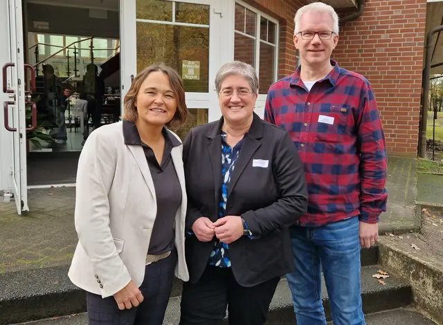 Sabine Preuschoff (Mitte), Inga Rohoff und Achim Blackstein bei der Konferenz in der Freizeit- und Begegnungsstätte Oese | Foto: Sprengel Stade