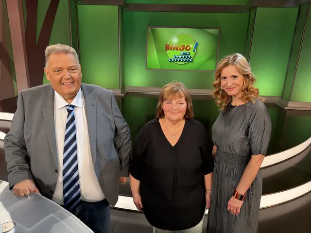 Nach der Live-Sendung gab es für Klaudia (mi.) noch ein Erinnerungs-Foto mit dem Moderator Michael Thürnau und Gast-Moderatorin Ilka Petersen | Foto: Carina Niemeyer, Büro Michael Thürnau