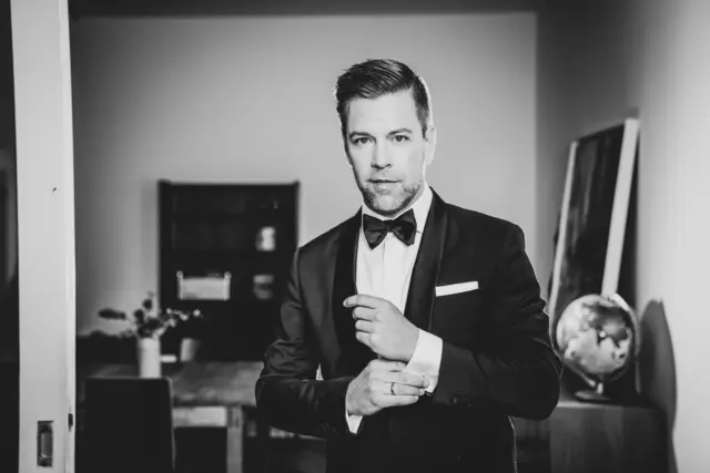 Tom Gaebel, auch Deutschlands Sinatra genannt, leitet das neue Jahr in der Jorker Festhalle ein | Foto: Moritz Künster