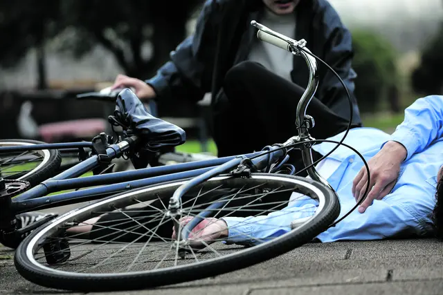 Fahrradfahren ist nie risikofrei. Aber Radfahrer selbst können gewisse Risiken minimieren | Foto: yamasan/adobe stock