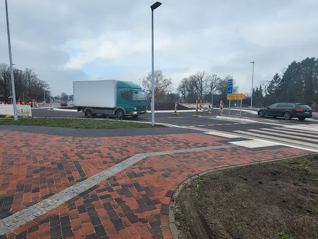 Der Tostedter Kreisverkehr ist für die Fahrt auf der B75 freigegeben | Foto: sh