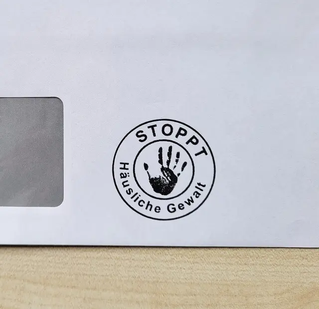 Stempel "Stoppt häusliche Gewalt"  | Foto: Polizei