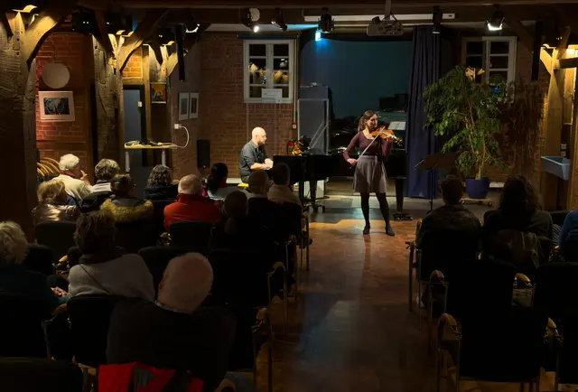 Das Duo „tief &amp; tausend“ schloss die Konzertreihe in der Gemeindebücherei in Meckelfeld ab | Foto: Matthias Clausen