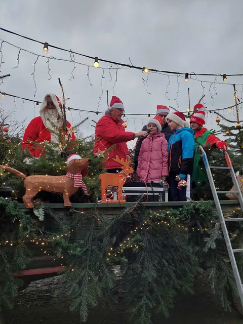 Kinder dürfen den Weihnachtsmann besuchen | Foto: ig
