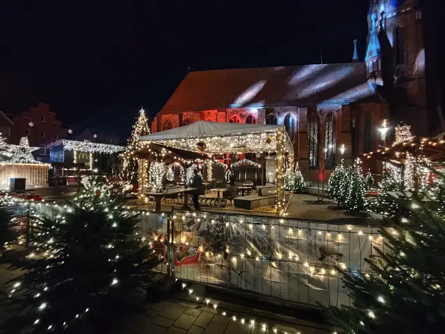 Ein fantastischer Anblick, Lichter bis zu Glockenturm. | Foto: Rüdiger Störtebecker