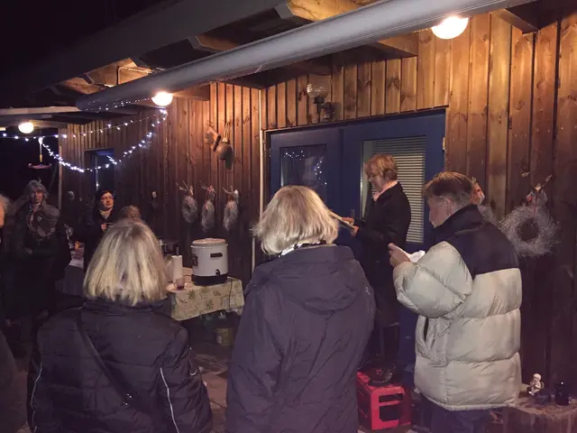 Impression eines Abends des Lebendigen Adventskalenders in Hittfeld aus einem vorigen Jahr.  | Foto: C.Wöhling