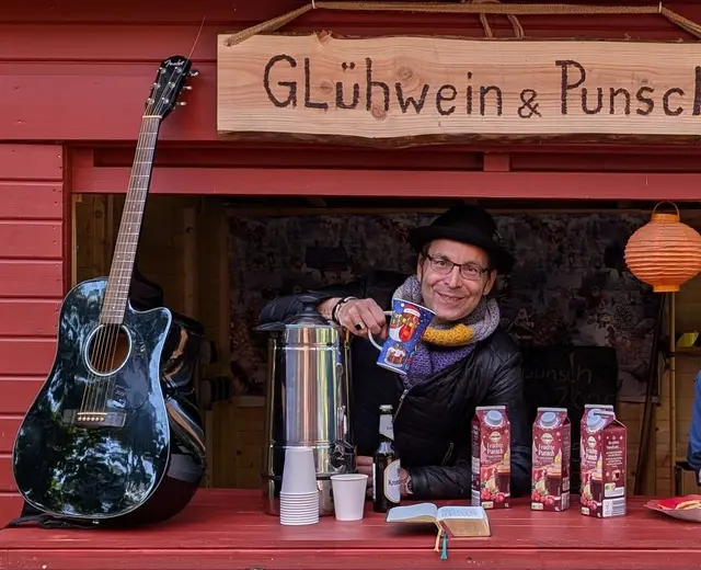 Wer zum Advents-Event möchte, passiert diese Bude zur Punsch- und Glühweinversorgung | Foto: Gemeinde Neu Wulmstorf