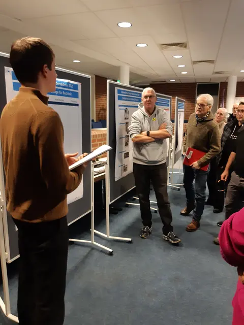 An Stellwänden diskutierten die Teilnehmer über die Maßnahmen zur Stärkung des Fußverkehrs | Foto: Stadt_Buchholz