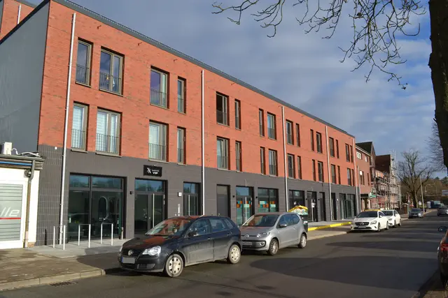 Der Neubau in der Bahnhofstraße 7 und 9 ist fertiggestellt und komplett vermietet | Foto: bim