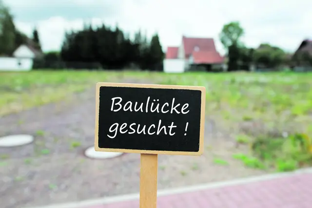 Jede Baulücke ist kostbar. Unbebaute, baureife Grundstücke könnten in der Zukunft besteuert werden | Foto: Adobe Stock/schulzie