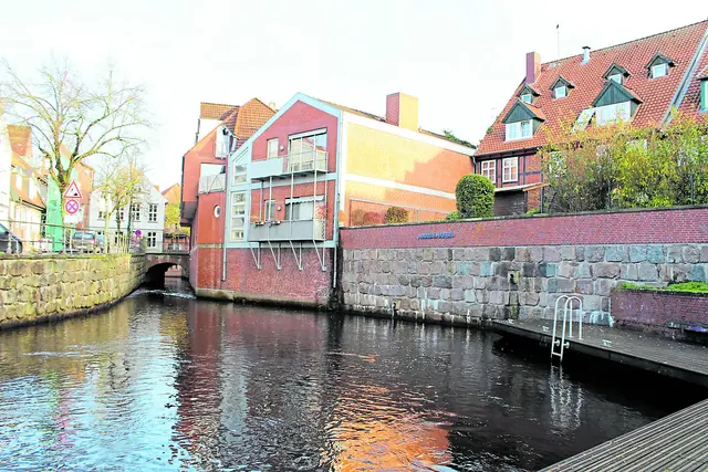 Der Steg am Stadthafen lädt zum beschaulichen Verweilen ein | Foto: sb