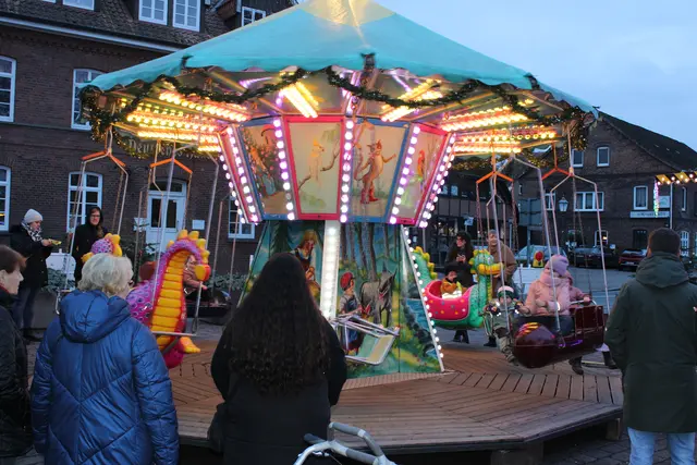 Auch das Kinderkarussell war wieder heiß begehrt | Foto: ce