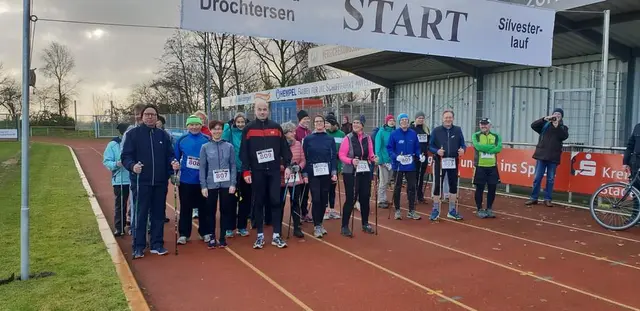 Nordic Walker am Start zum Silvesterlauf | Foto: ig