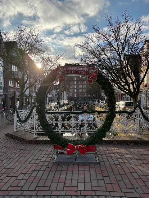 Der beleuchtete Fotopunkt auf der Bitterbrücke ist besonders abends ein beliebtes Bildmotiv | Foto: pau