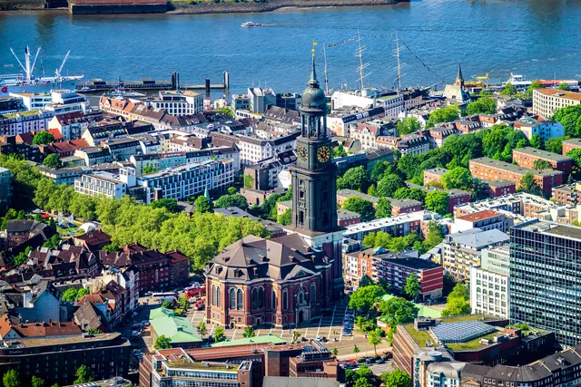 Der "Michel" ist eines der Hamburger Wahrzeichen | Foto: Martin Elsen